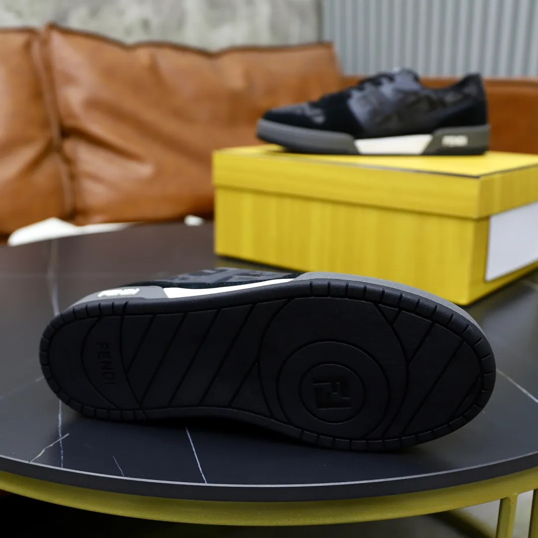 Ex-factory price: 580🔥Couple model (top original order) Brand: FENDI Size: 35-44 (customized for men 38 and 45) Grade: original order quality high version Material: imported original cowhide stitching➕ high-quality and comfortable lining original TPU lightweight non-slip outsole Style category: travel fashion casual shoes versatile trend